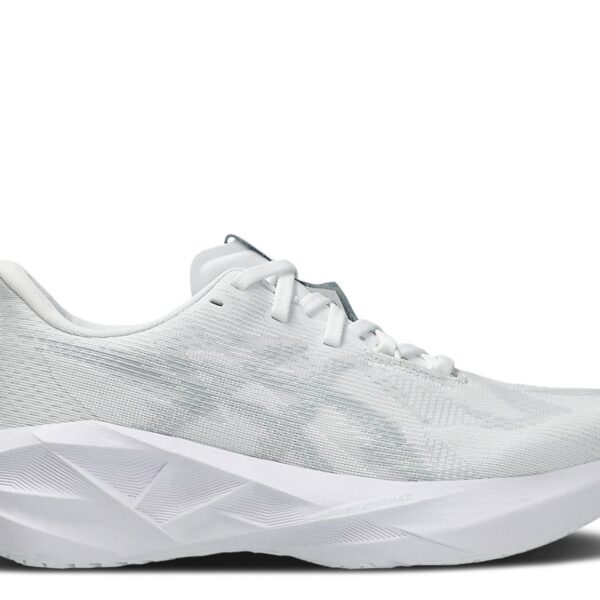 Wmns Novablast 5 'White Piedmont Grey'