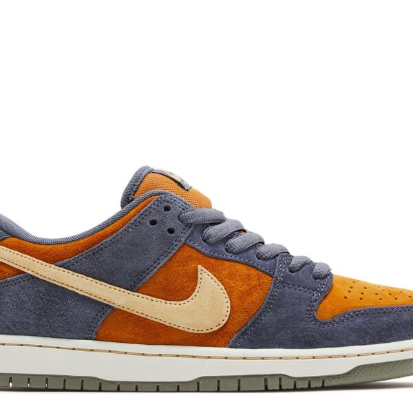 Dunk Low SB 'Light Carbon Monarch'