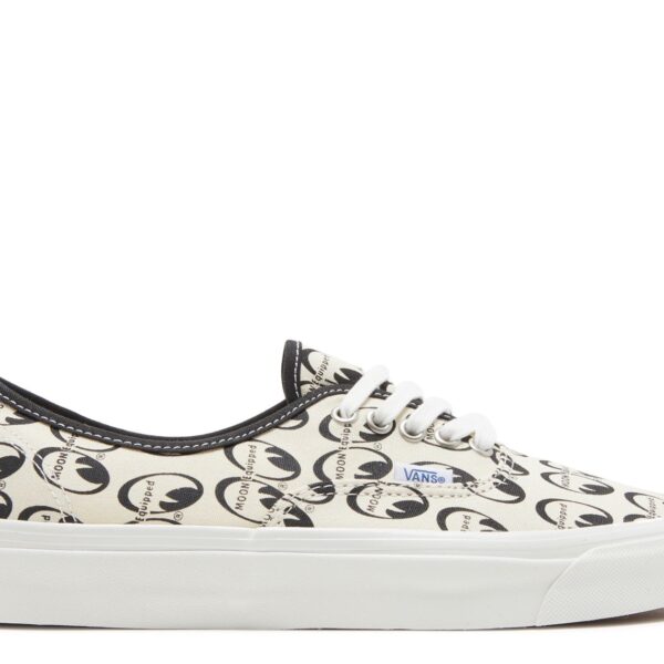 Mooneyes x Authentic 44 DX 'Anaheim Factory - White'